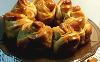 Challah a forma di rose