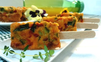 frittata in versione finger food servita con stecco