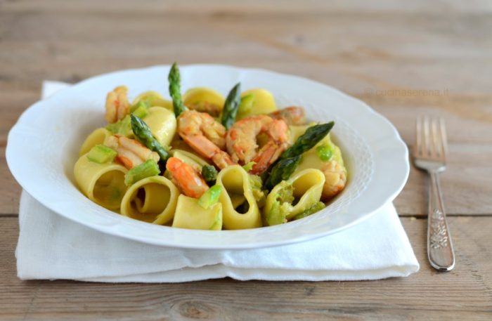 pasta con asparagi e gamberi