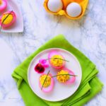 uova-sode-colorate-con-barbabietola
